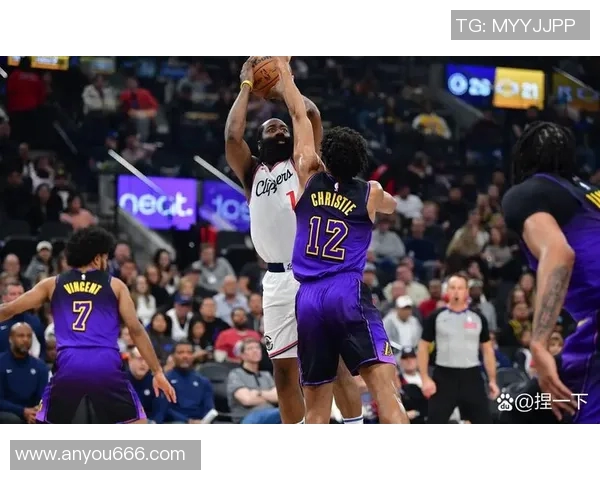 马刺与火箭激战正酣1月28日精彩对决引发球迷热议